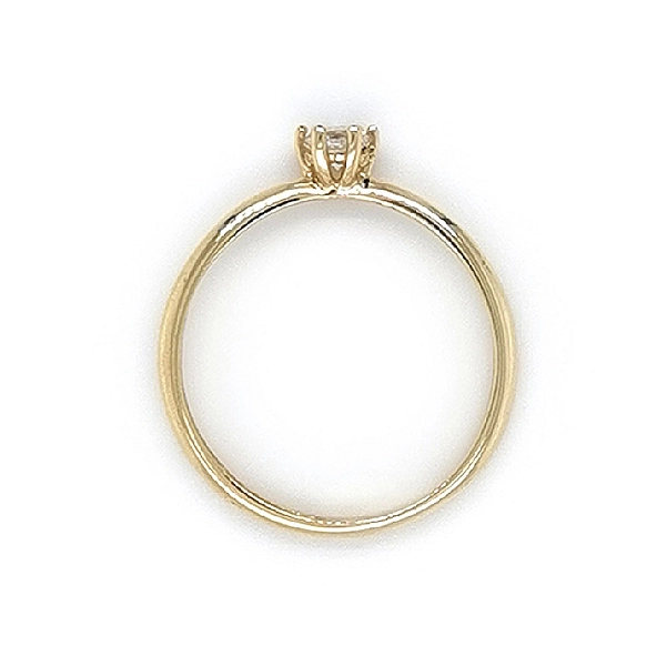 Nhẫn đính hôn bằng vàng với đá zircon