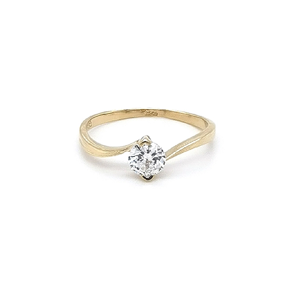 Nhẫn đính hôn bằng vàng với đá zircon