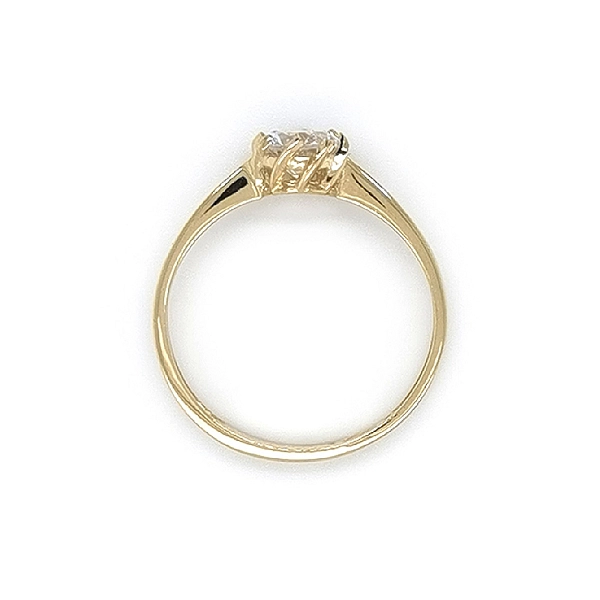 Nhẫn đính hôn bằng vàng với đá zircon