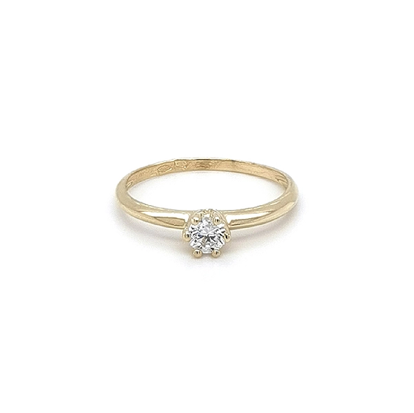 Nhẫn đính hôn bằng vàng với đá zircon