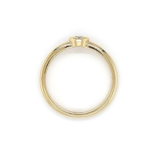 Nhẫn đính hôn bằng vàng với đá zircon