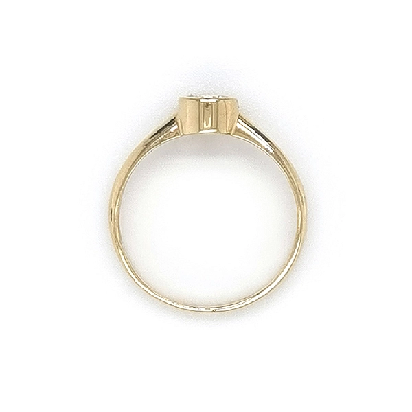 Nhẫn đính hôn bằng vàng với đá zircon