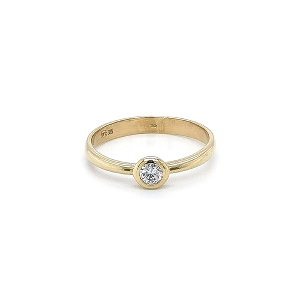Nhẫn đính hôn bằng vàng với đá zircon
