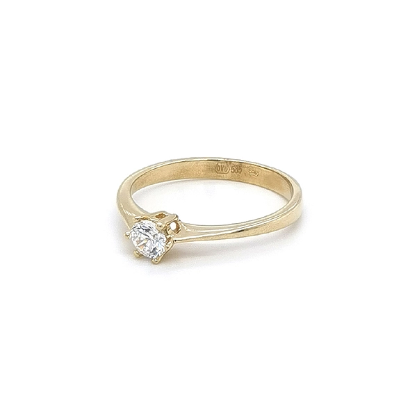 Nhẫn đính hôn bằng vàng với đá zircon