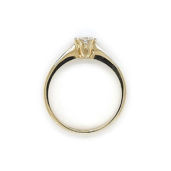 Nhẫn đính hôn bằng vàng với đá zircon