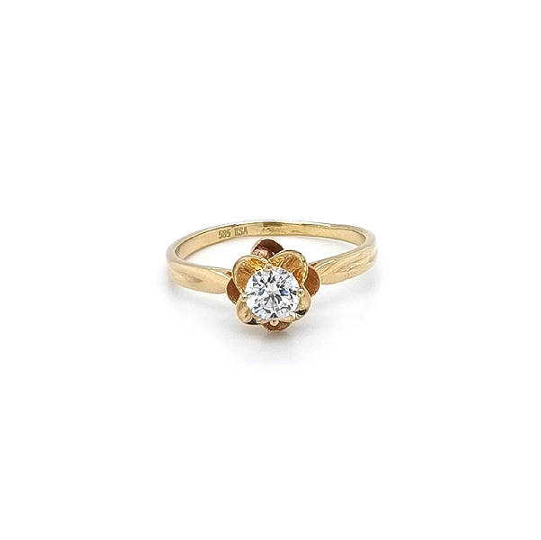 Nhẫn vàng lấp lánh hoa với viên zircon trung tâm