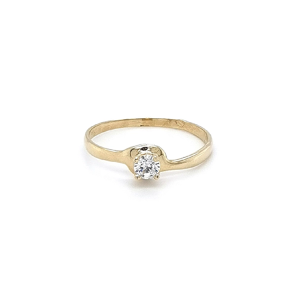 Nhẫn đính hôn bằng vàng với đá zircon