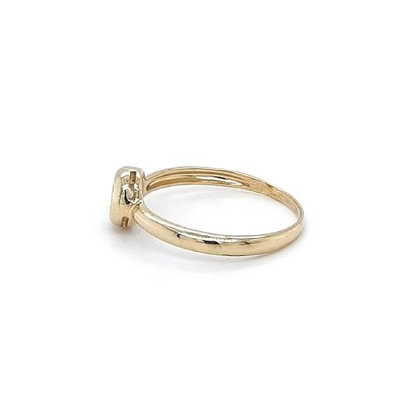 Nhẫn đính hôn bằng vàng với đá zircon