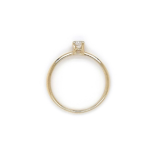 Nhẫn đính hôn bằng vàng với đá zircon