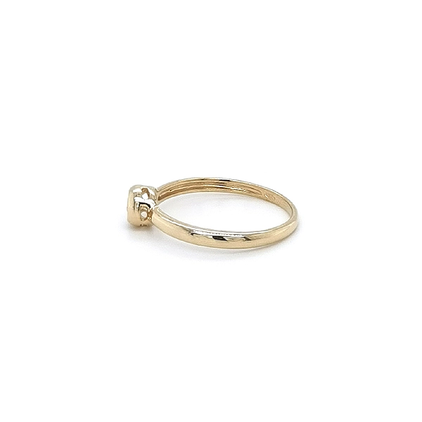 Nhẫn đính hôn bằng vàng với đá zircon