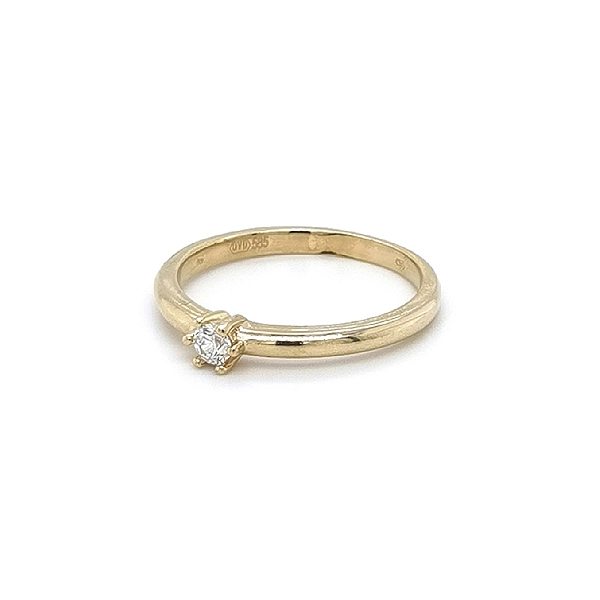 Nhẫn đính hôn bằng vàng với đá zircon
