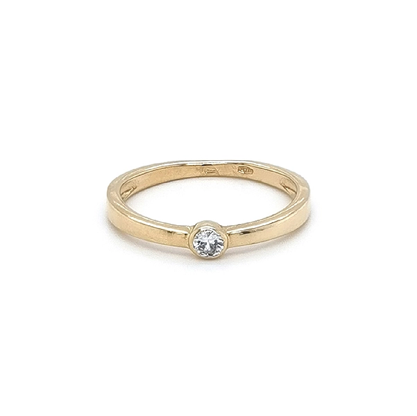 Nhẫn đính hôn bằng vàng với đá zircon