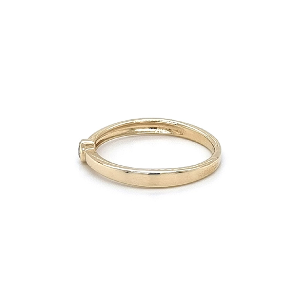 Nhẫn đính hôn bằng vàng với đá zircon