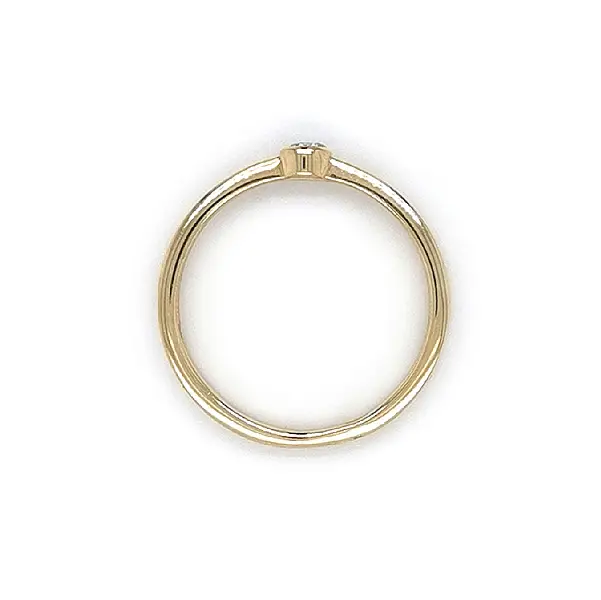 Nhẫn đính hôn bằng vàng với đá zircon