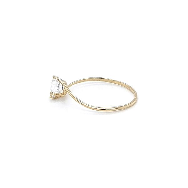 Nhẫn răng zircon vàng