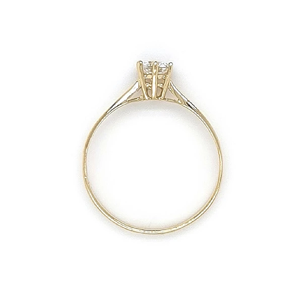 Nhẫn đính hôn bằng vàng với đá zircon