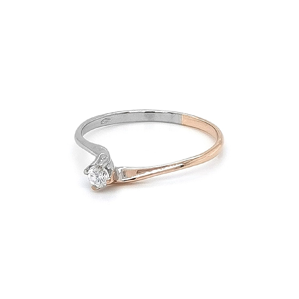 Nhẫn đính hôn với đá zircon làm từ vàng kết hợp