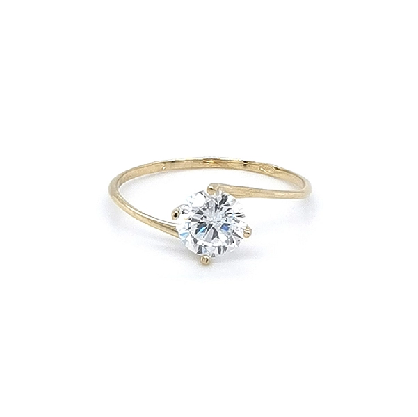 Nhẫn đính hôn bằng vàng với đá zircon