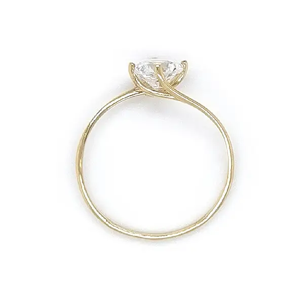 Nhẫn đính hôn bằng vàng với đá zircon