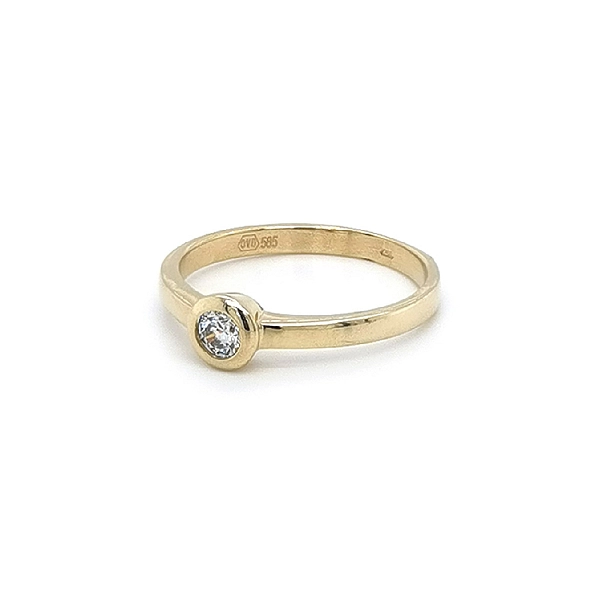 Nhẫn đính hôn bằng vàng với đá zircon