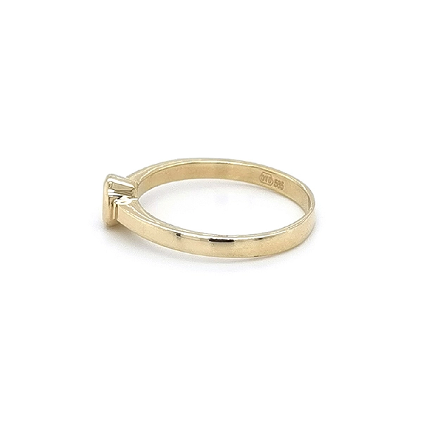 Nhẫn đính hôn bằng vàng với đá zircon