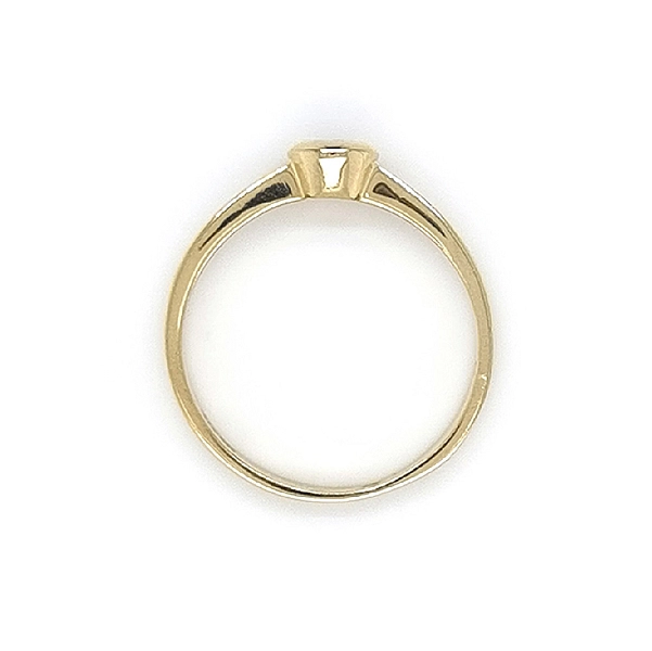 Nhẫn đính hôn bằng vàng với đá zircon