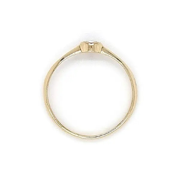 Nhẫn đính hôn bằng vàng với đá zircon