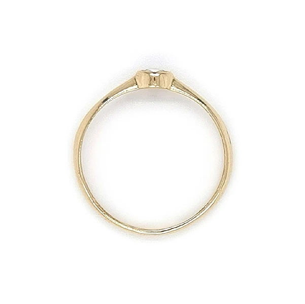 Nhẫn đính hôn bằng vàng với đá zircon