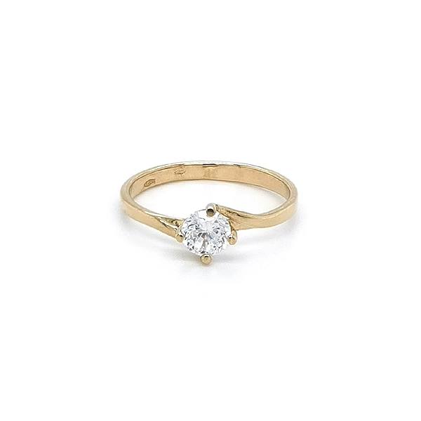 Nhẫn đính hôn bằng vàng với đá zircon