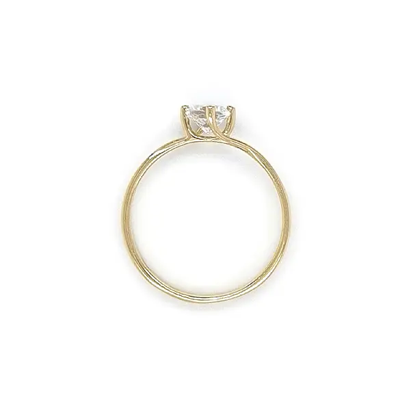 Nhẫn đính hôn bằng vàng với đá zircon