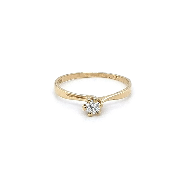 Nhẫn đính hôn bằng vàng với đá zircon