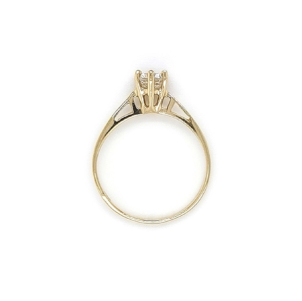 Nhẫn đính hôn bằng vàng với đá zircon
