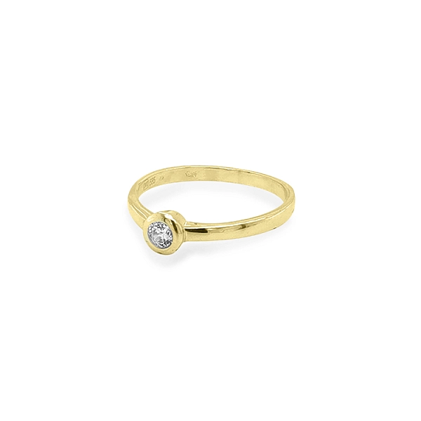 Nhẫn đính hôn bằng vàng với đá zircon