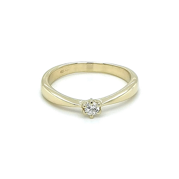 Nhẫn đính hôn bằng vàng với đá zircon