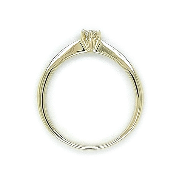 Nhẫn đính hôn bằng vàng với đá zircon