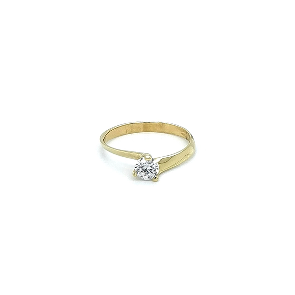 Nhẫn đính hôn bằng vàng với đá zircon