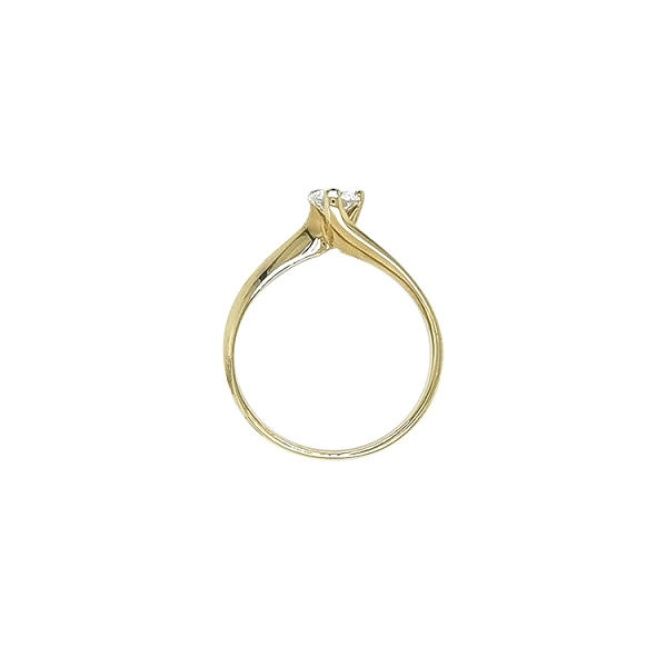 Nhẫn đính hôn bằng vàng với đá zircon