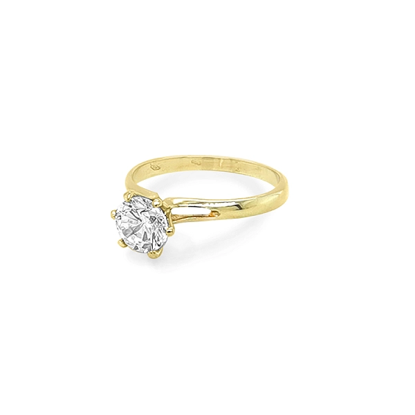 Nhẫn đính hôn bằng vàng với đá zircon
