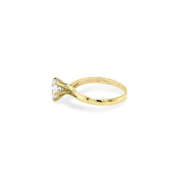 Nhẫn đính hôn bằng vàng với đá zircon