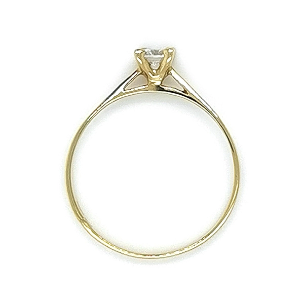 Nhẫn đính hôn bằng vàng với đá zircon