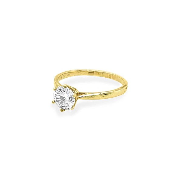 Nhẫn đính hôn bằng vàng với đá zircon