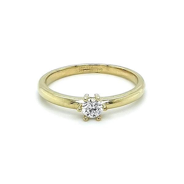Nhẫn đính hôn bằng vàng với đá zircon