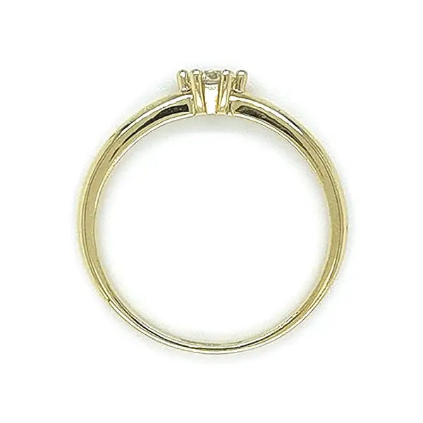 Nhẫn đính hôn bằng vàng với đá zircon