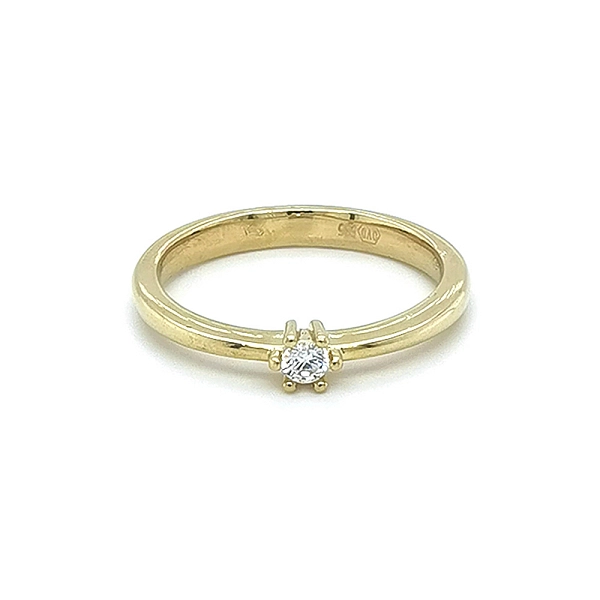Nhẫn đính hôn bằng vàng với đá zircon