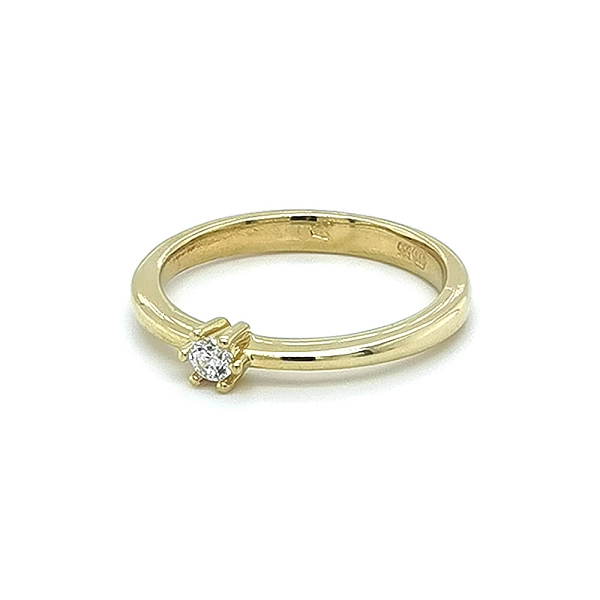 Nhẫn đính hôn bằng vàng với đá zircon