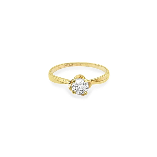 Nhẫn đính hôn bằng vàng với đá zircon