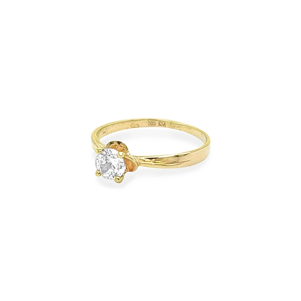 Nhẫn đính hôn bằng vàng với đá zircon