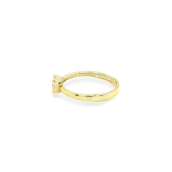Nhẫn đính hôn bằng vàng với đá zircon