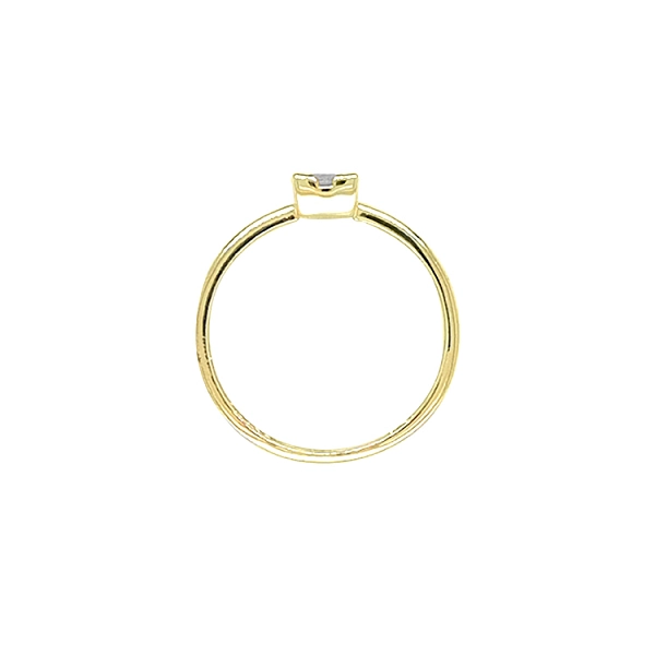 Nhẫn đính hôn bằng vàng với đá zircon