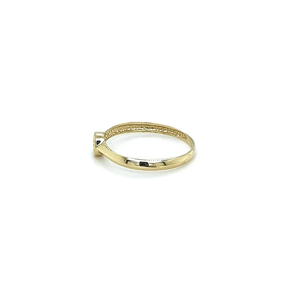 Nhẫn đính hôn bằng vàng với đá zircon